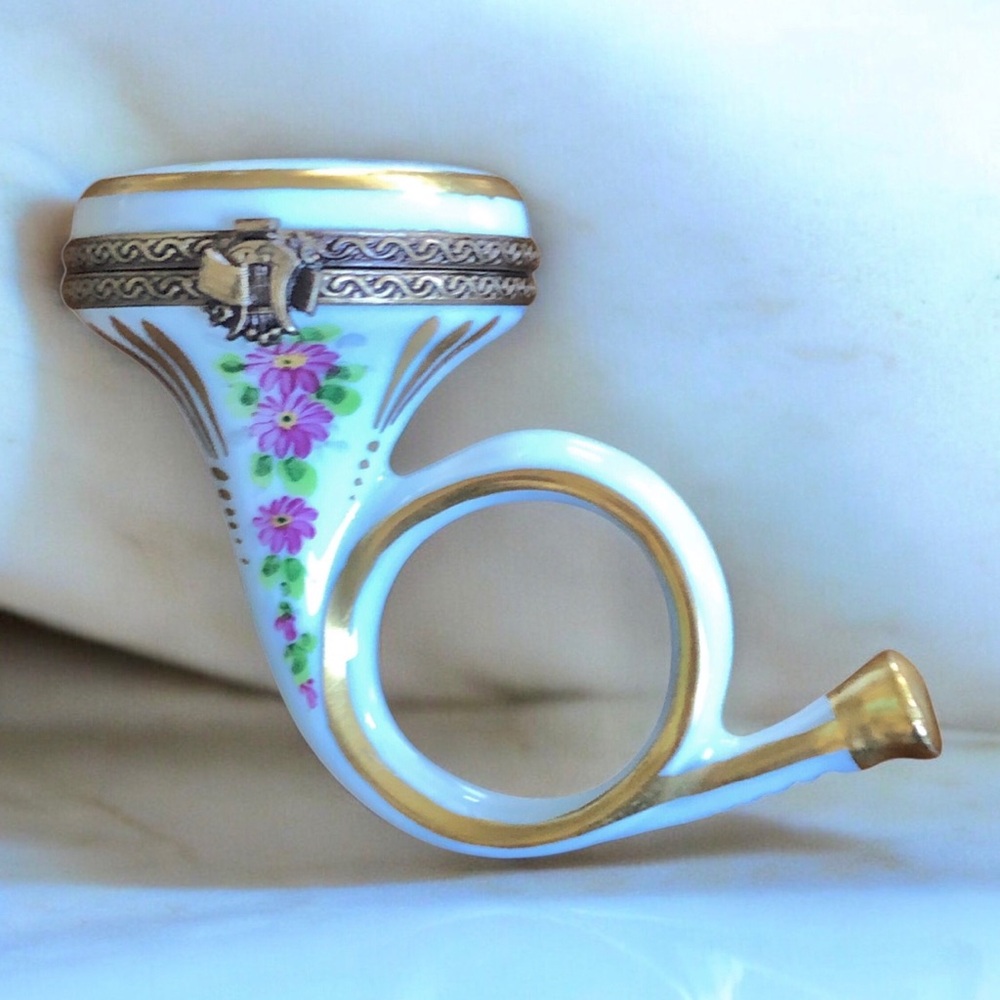 Vintage Limoges France Peint Main Hand Painted Mini Trinket Box French Horn ￼